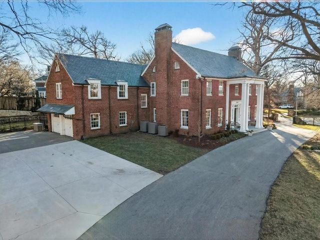 5353 Sunset Drive, Kansas City, MO 64112