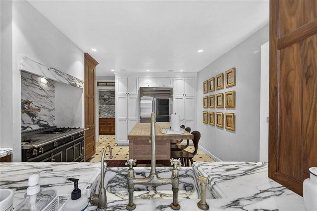 5353 Sunset Drive, Kansas City, MO 64112