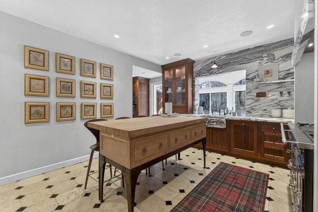 5353 Sunset Drive, Kansas City, MO 64112