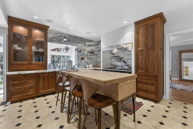 5353 Sunset Drive, Kansas City, MO 64112