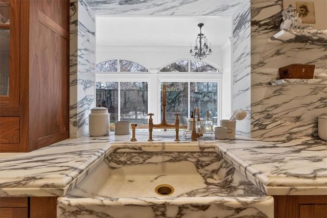 5353 Sunset Drive, Kansas City, MO 64112