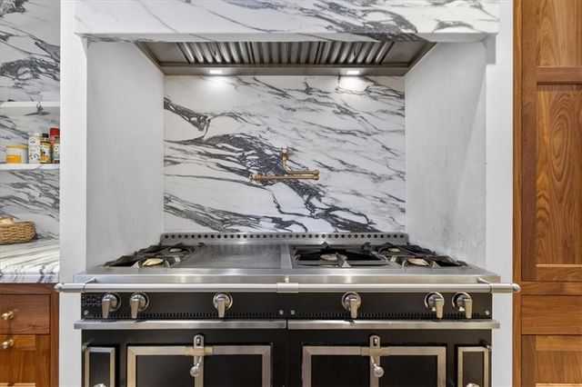 5353 Sunset Drive, Kansas City, MO 64112