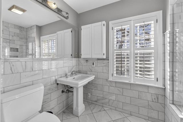 5353 Sunset Drive, Kansas City, MO 64112