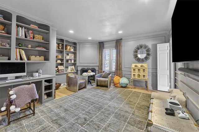 5353 Sunset Drive, Kansas City, MO 64112