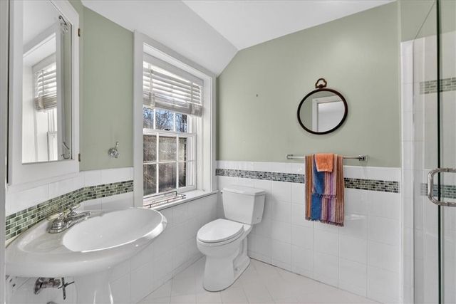 5353 Sunset Drive, Kansas City, MO 64112