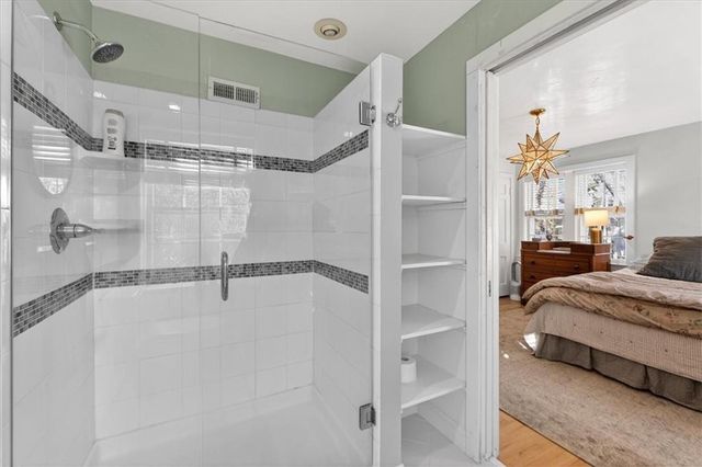 5353 Sunset Drive, Kansas City, MO 64112