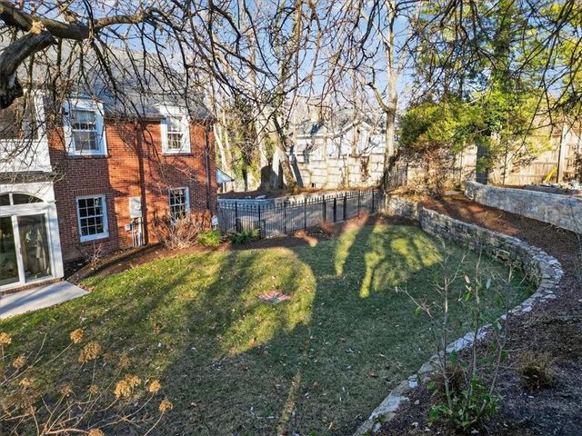 5353 Sunset Drive, Kansas City, MO 64112