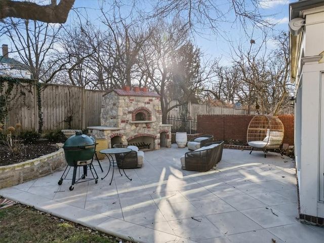 5353 Sunset Drive, Kansas City, MO 64112