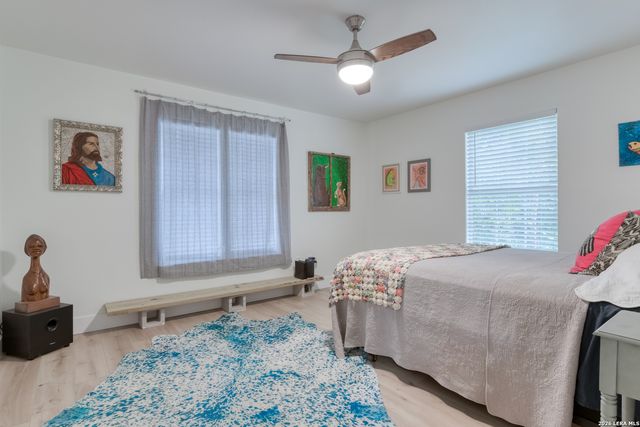 109 Hilltop Dr E, Kerrville, TX 78028