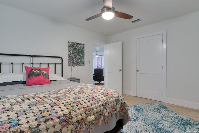 109 Hilltop Dr E, Kerrville, TX 78028