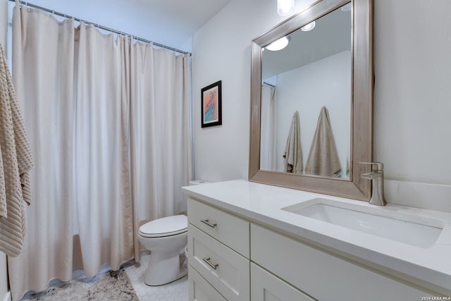 109 Hilltop Dr E, Kerrville, TX 78028