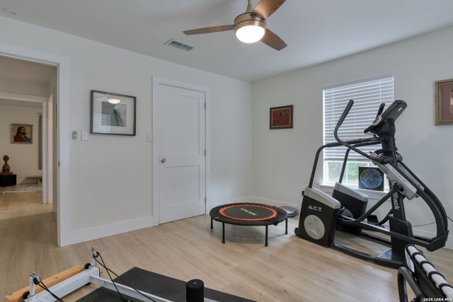 109 Hilltop Dr E, Kerrville, TX 78028