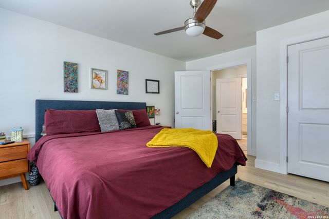 109 Hilltop Dr E, Kerrville, TX 78028