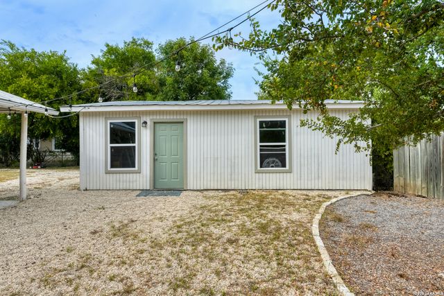 109 Hilltop Dr E, Kerrville, TX 78028
