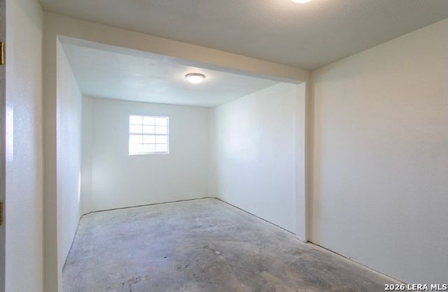 109 Hilltop Dr E, Kerrville, TX 78028