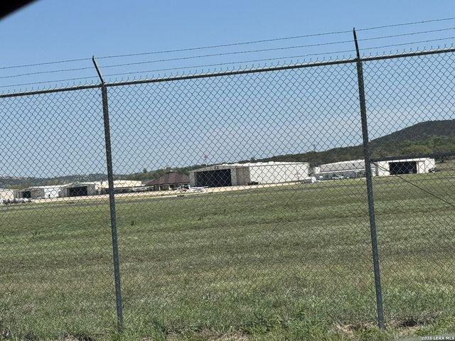 109 Hilltop Dr E, Kerrville, TX 78028
