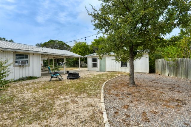 109 Hilltop Dr E, Kerrville, TX 78028