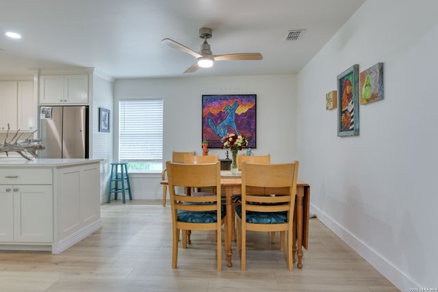 109 Hilltop Dr E, Kerrville, TX 78028