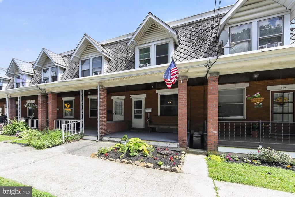 352 S READING AVE, Boyertown, PA 19512