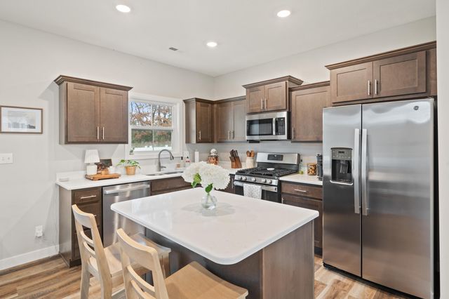 5901 HUNTINGTON CT, Columbia, MO 65201