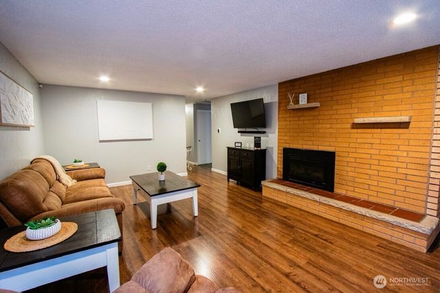 10201 SW 120th Street, Lakewood, WA 98498