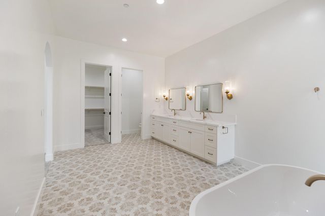 3136 E Beech Court, Visalia, CA 93292