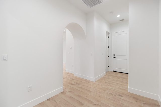 3136 E Beech Court, Visalia, CA 93292