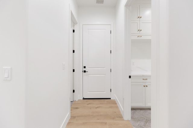 3136 E Beech Court, Visalia, CA 93292