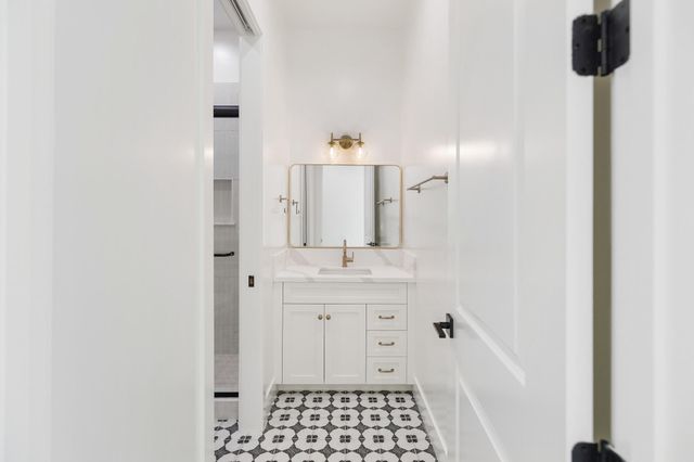 3136 E Beech Court, Visalia, CA 93292