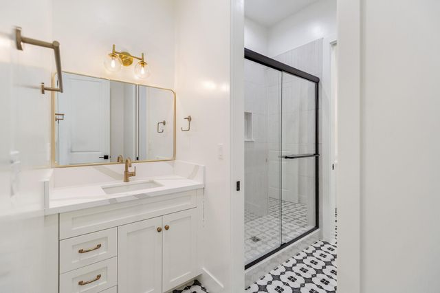 3136 E Beech Court, Visalia, CA 93292