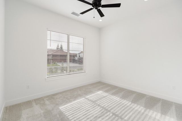 3136 E Beech Court, Visalia, CA 93292