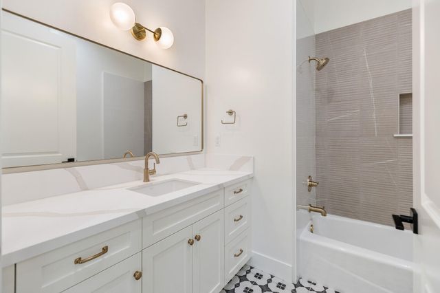 3136 E Beech Court, Visalia, CA 93292