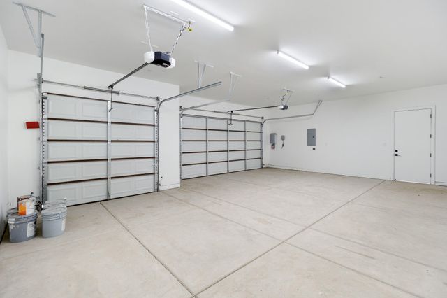 3136 E Beech Court, Visalia, CA 93292