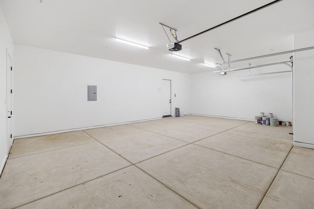 3136 E Beech Court, Visalia, CA 93292