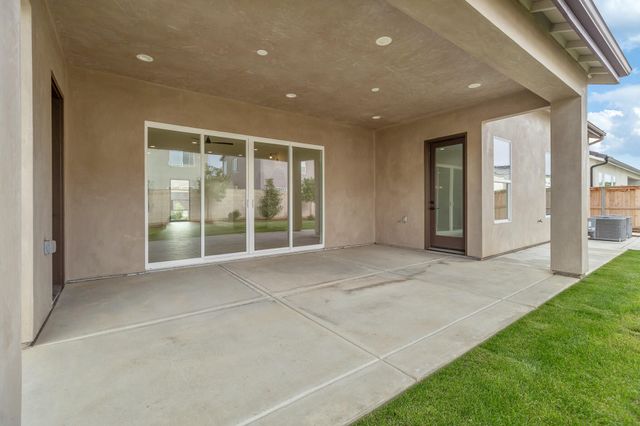 3136 E Beech Court, Visalia, CA 93292