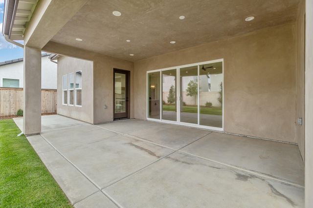 3136 E Beech Court, Visalia, CA 93292