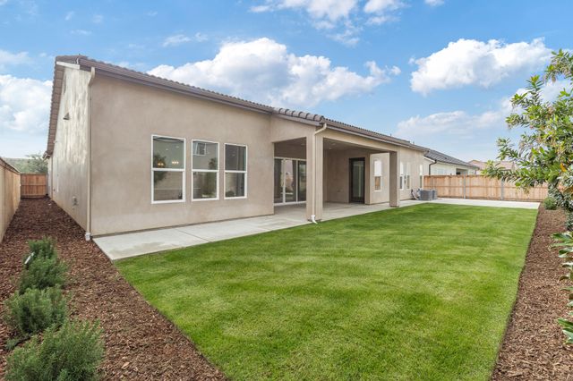 3136 E Beech Court, Visalia, CA 93292