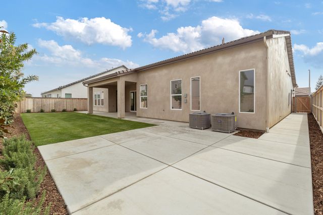 3136 E Beech Court, Visalia, CA 93292