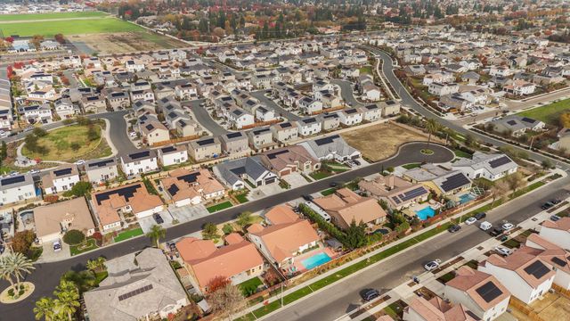 3136 E Beech Court, Visalia, CA 93292