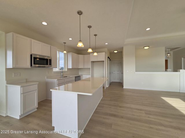 2920 Boulder Crk Drive, St. Johns, MI 48879