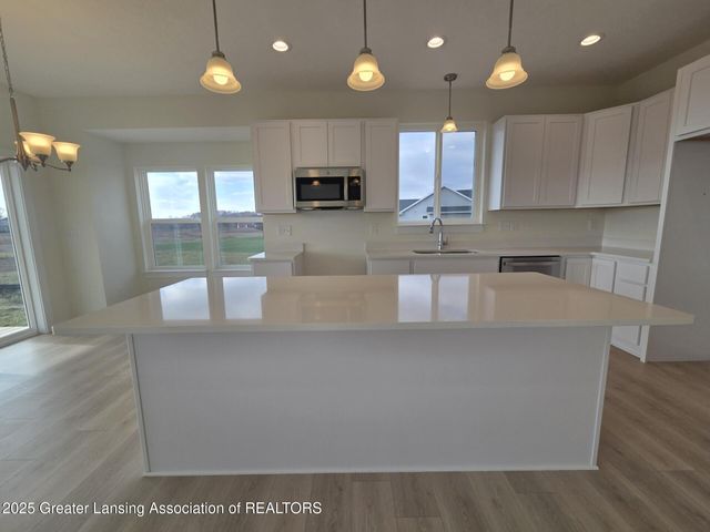 2920 Boulder Crk Drive, St. Johns, MI 48879