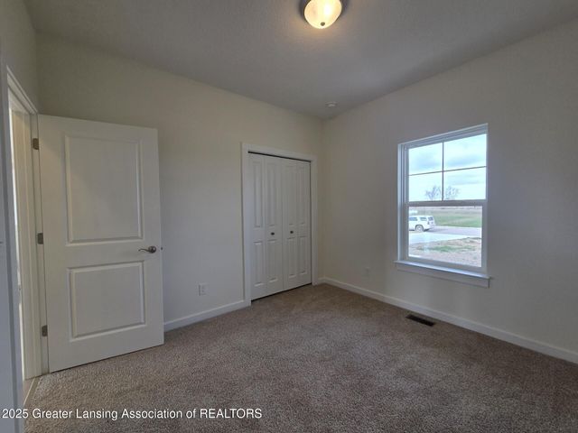 2920 Boulder Crk Drive, St. Johns, MI 48879