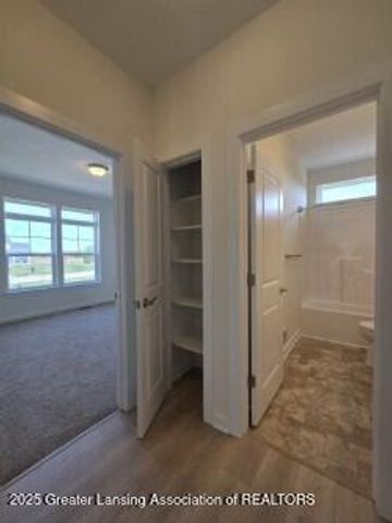 2920 Boulder Crk Drive, St. Johns, MI 48879