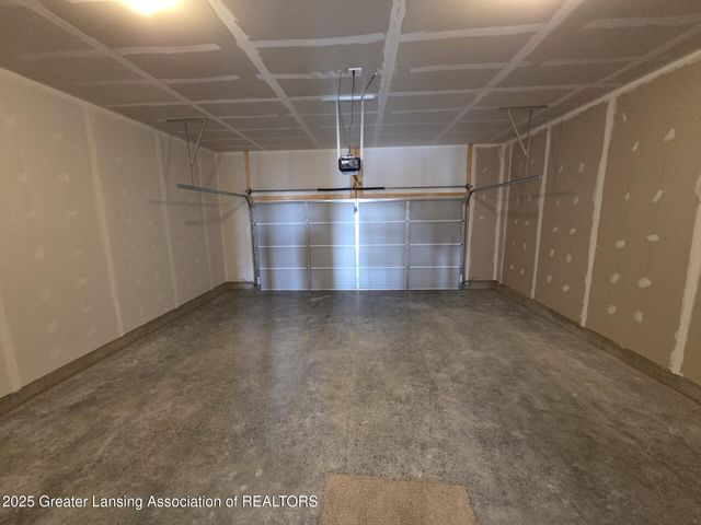 2920 Boulder Crk Drive, St. Johns, MI 48879