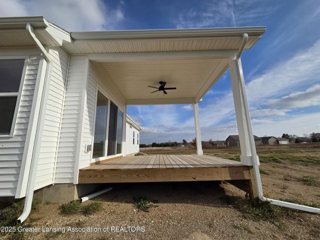 2920 Boulder Crk Drive, St. Johns, MI 48879