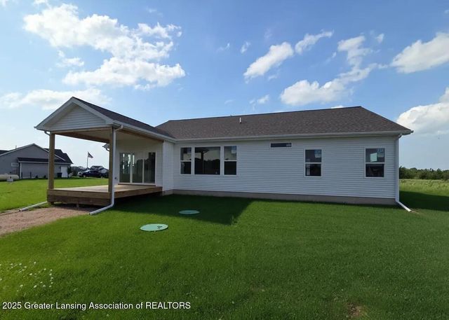 2920 Boulder Crk Drive, St. Johns, MI 48879