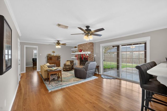 310 Pinemont Drive, Sour Lake, TX 77659