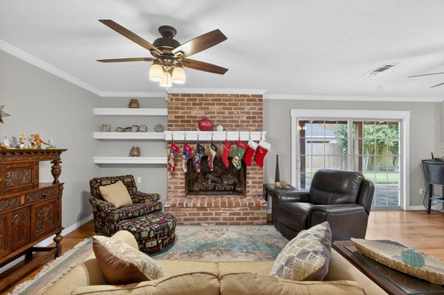 310 Pinemont Drive, Sour Lake, TX 77659