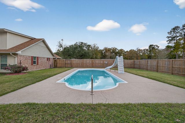 310 Pinemont Drive, Sour Lake, TX 77659