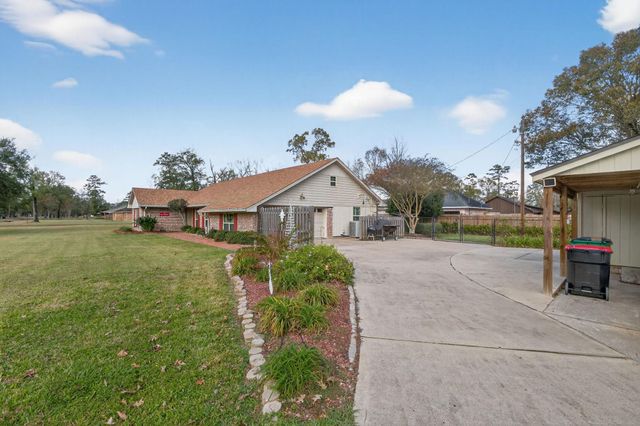 310 Pinemont Drive, Sour Lake, TX 77659